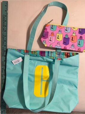 Clinique Mint Green Tote with Yellow Logo and Pink Cosmetic Pouch NWT
